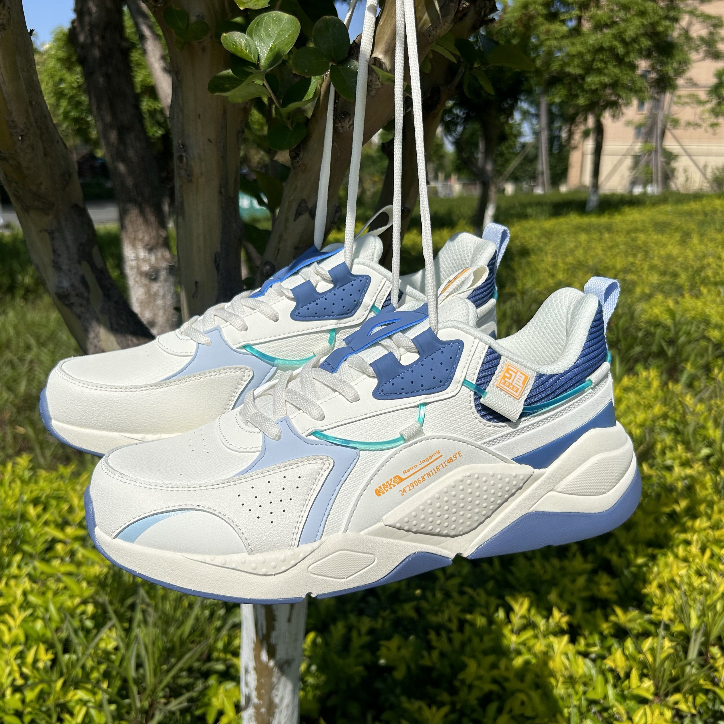 鸿星尔克男鞋2024新款皮面运动鞋时尚白鹭慢跑鞋