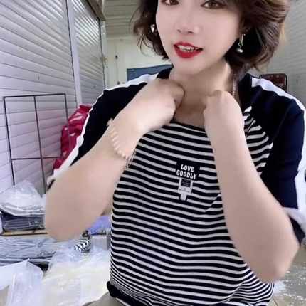 春夏装冰丝针织女上衣薄款宽松2025新款韩版短袖黑白条纹贴标t恤