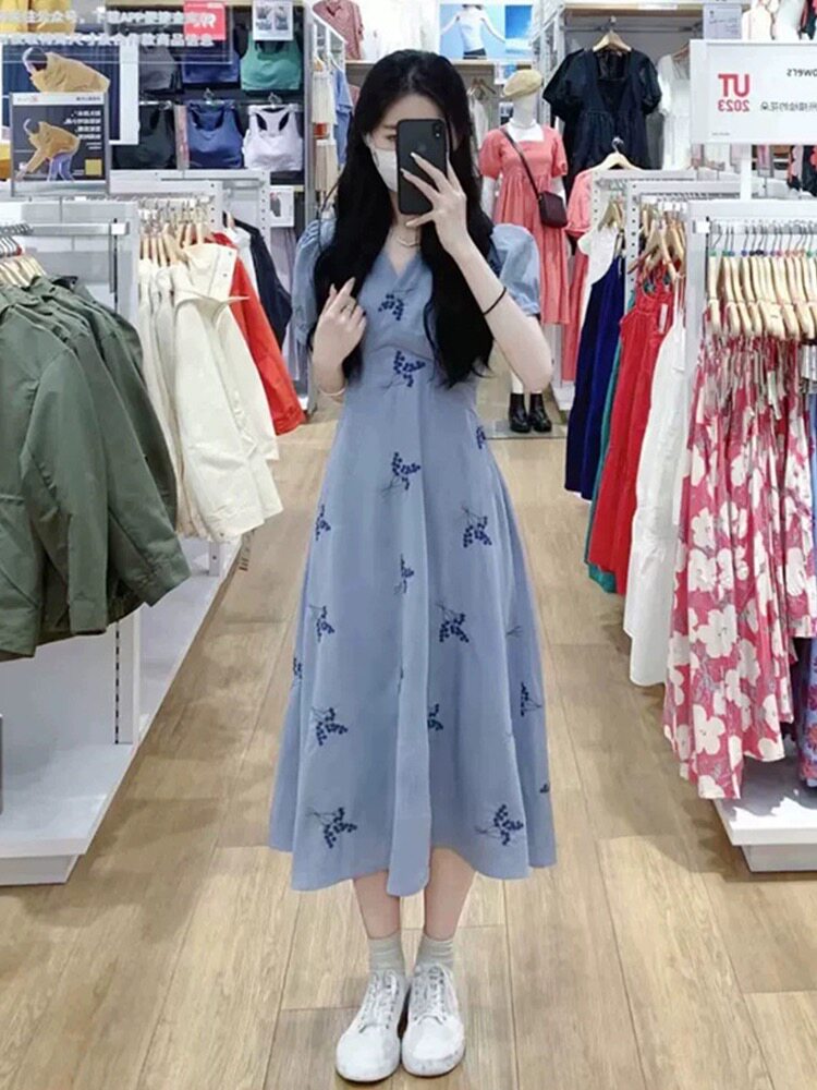 여름 프렌치 브이넥 허리 잘록한 산후수유 A라인 스커트와 꽃자수로 더운 엄마들이 외출하기 좋은 모유수유원피스