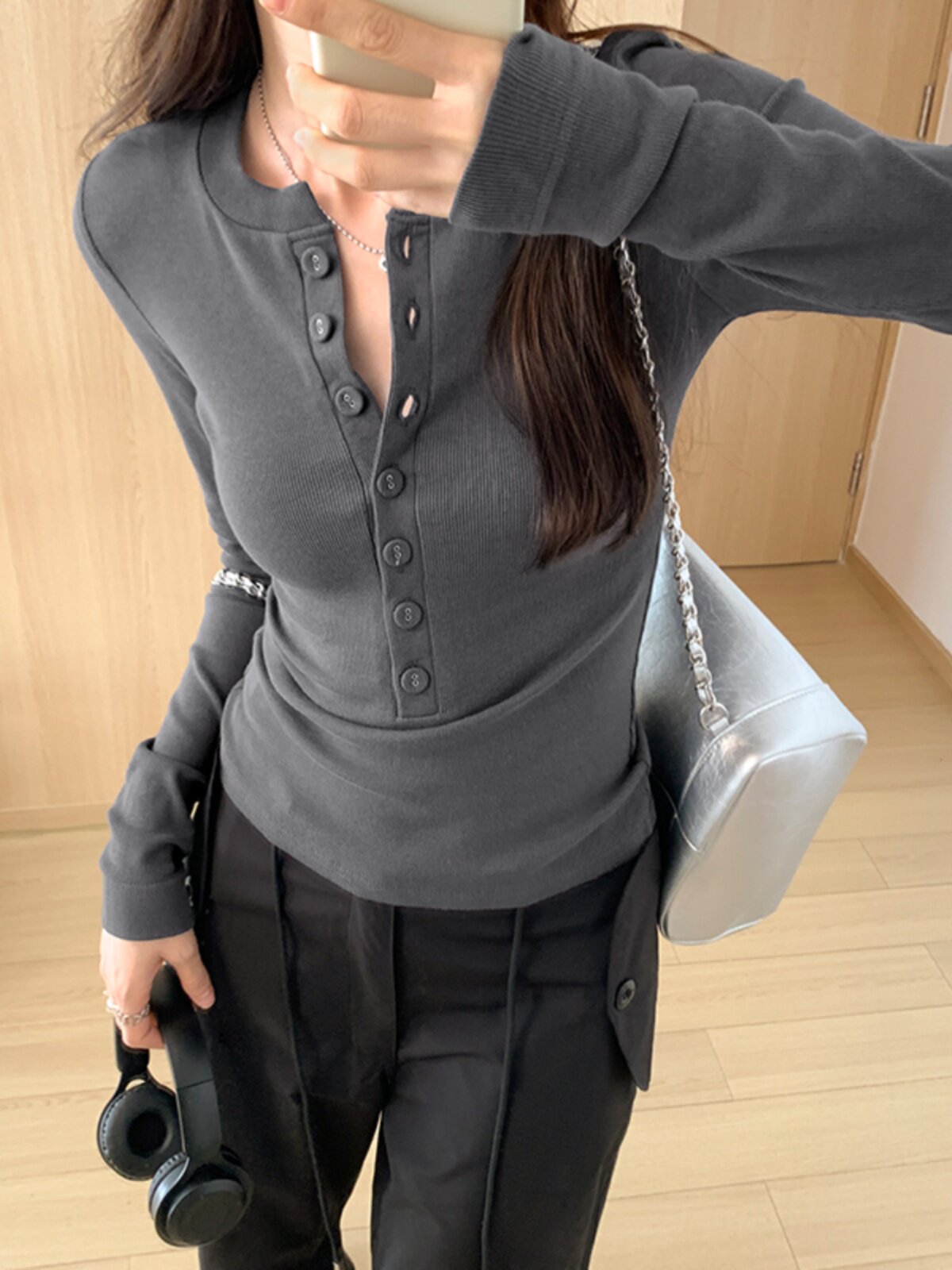 핫한 엄마가 수유하러 나간다 가을신상 브이넥 슬림핏 디자인 산후수유 상의 베이스로 긴팔 티셔츠