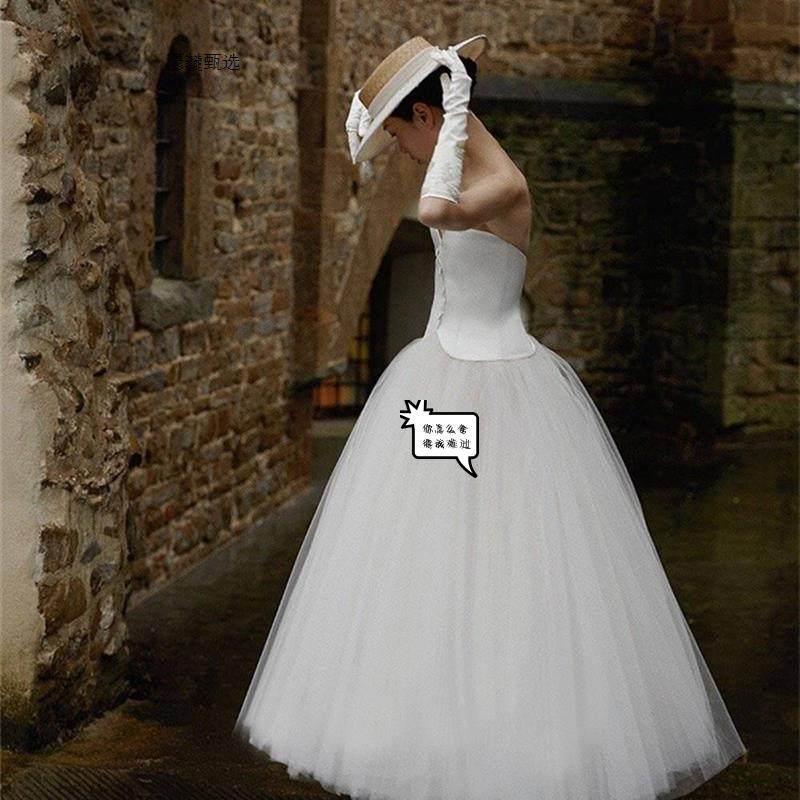 法式复古白色礼服2023新款影楼主题服装外景旅拍韩版抹胸修身婚纱