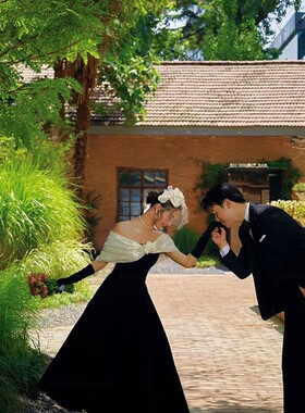 新款照相馆森系主题服装法式复古婚纱摄影情侣写真赫本拍照黑色礼