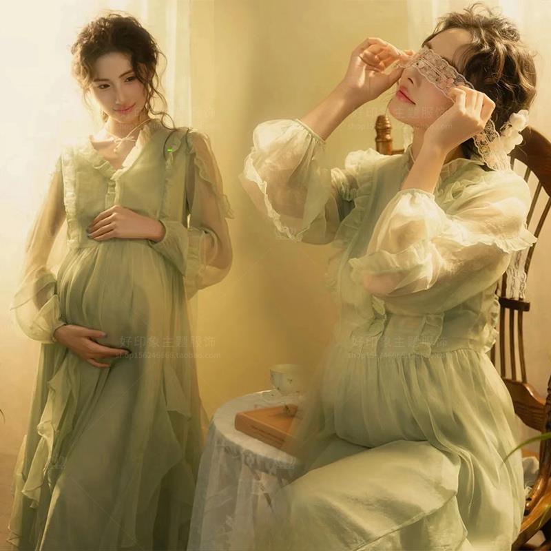 2024春夏新款情侣旅拍影楼主题法式简约感收腰吊带缎面初恋小白裙