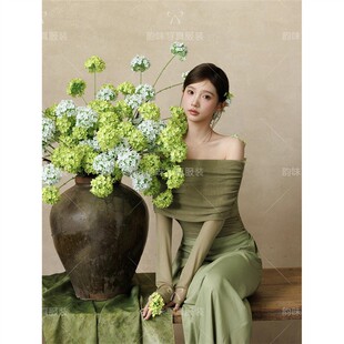 影楼新款复古新中式高级感有画风清冷感个人肖像写真摄影服饰影楼