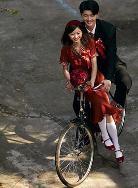 90年代父母辈复古红色波点结婚礼服裙女高级感气质连衣裙影楼服装