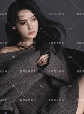 2025影楼韩系新款高级感灰色肖像毛衣拍照写真慵懒风个人艺术服装