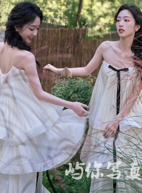 照相馆新款订婚晨袍主题法式高级感白色抹胸裙氛围感婚纱艺术摄影