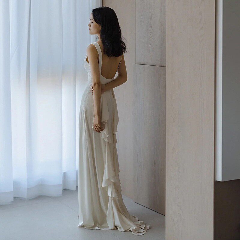轻婚纱简约吊带性感露背订婚连衣裙缎面法式户外旅拍森系晨袍礼服