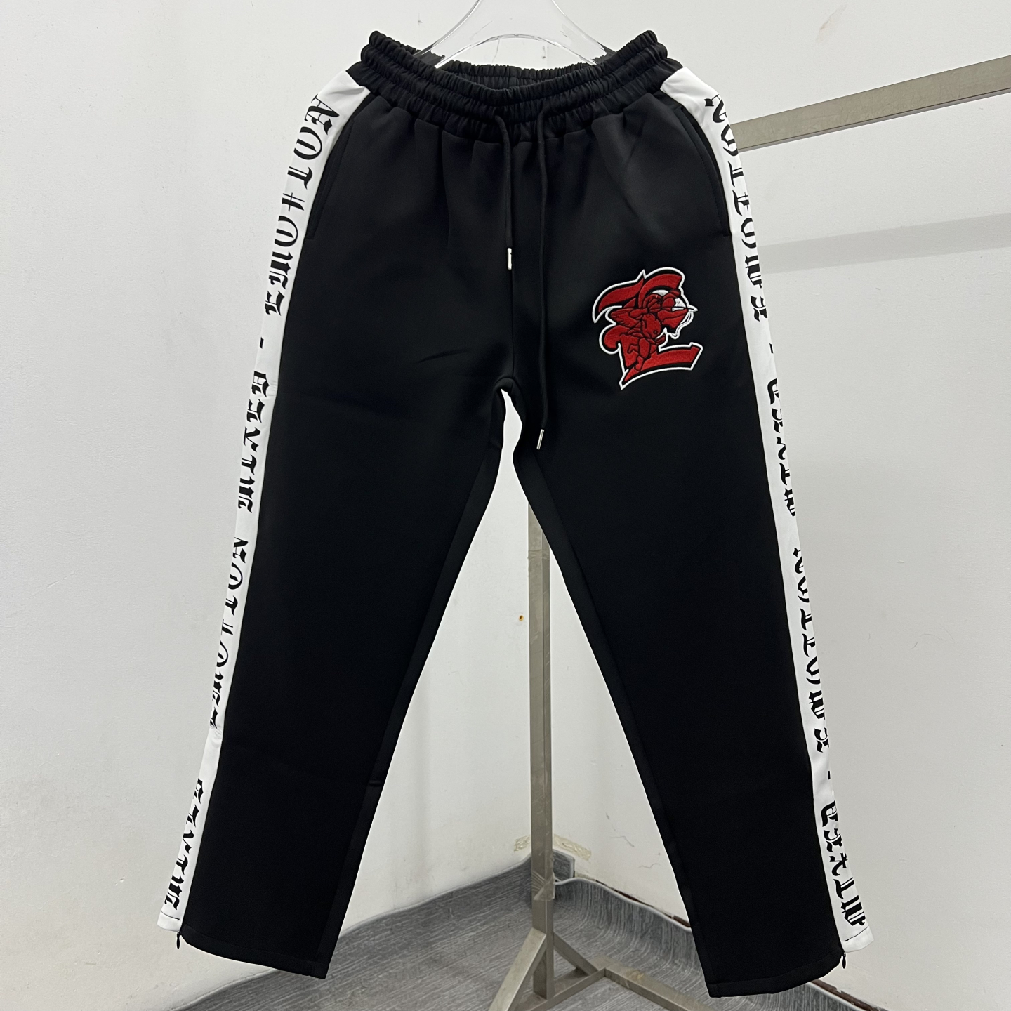 美式梵文印花宽松直筒运动裤