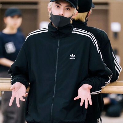 Adidas阿迪达斯正品男装春季新款立领运动宽松夹克薄外套KB2466