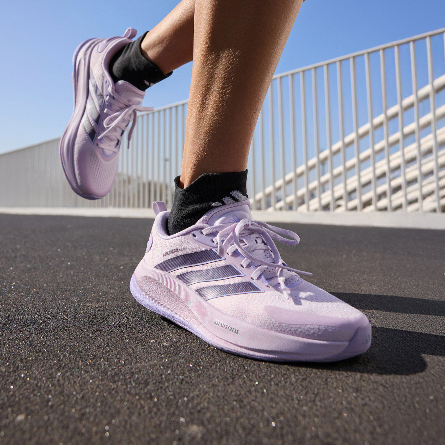 Adidas 阿迪达斯女子缓震回弹网面舒适慢跑跑步鞋JQ1823
