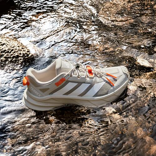 Adidas/阿迪达斯男女户外超轻稳定缓震徒步运动鞋 HQ4883