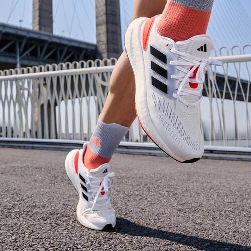 Adidas 阿迪达斯 Pureboost 22 男女舒适轻盈透气体测跑鞋HQ8589