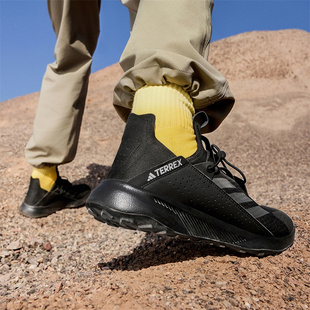 HP8623 男子户外稳定缓震回弹一脚蹬运动鞋 Adidas 阿迪达斯正品