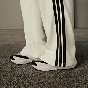 adidas阿迪达斯女子LIGHTBLAZE 「流光跑鞋」运动休闲鞋JR7208