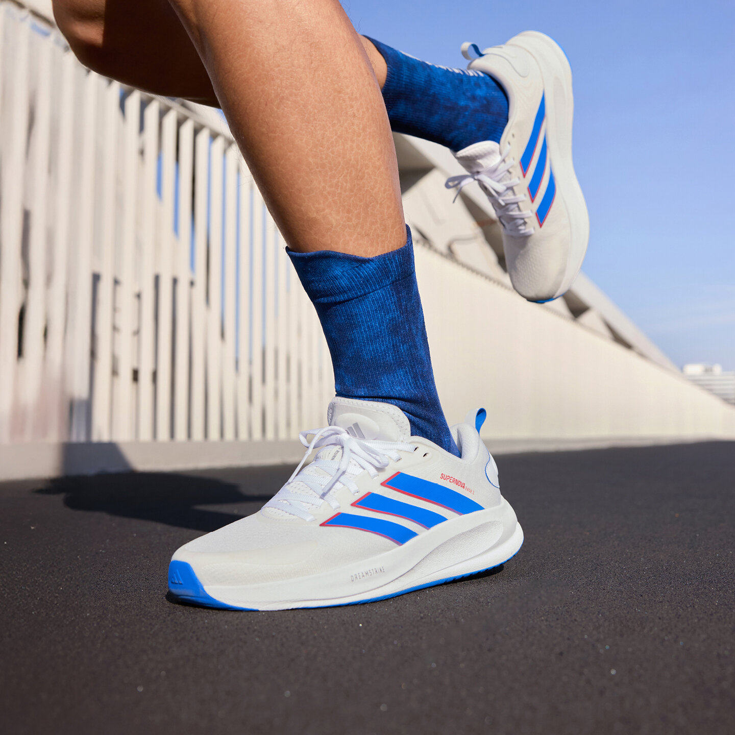 Adidas/阿迪达斯正品男子超轻稳定缓震回弹网面慢跑鞋JQ3911