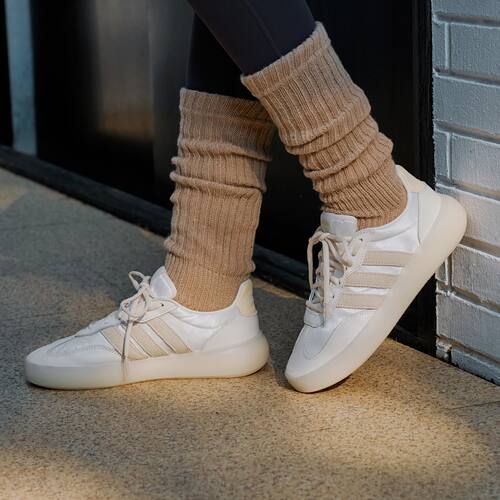 Adidas 阿迪达斯女子经典百搭耐磨低帮休闲板鞋 JR1221