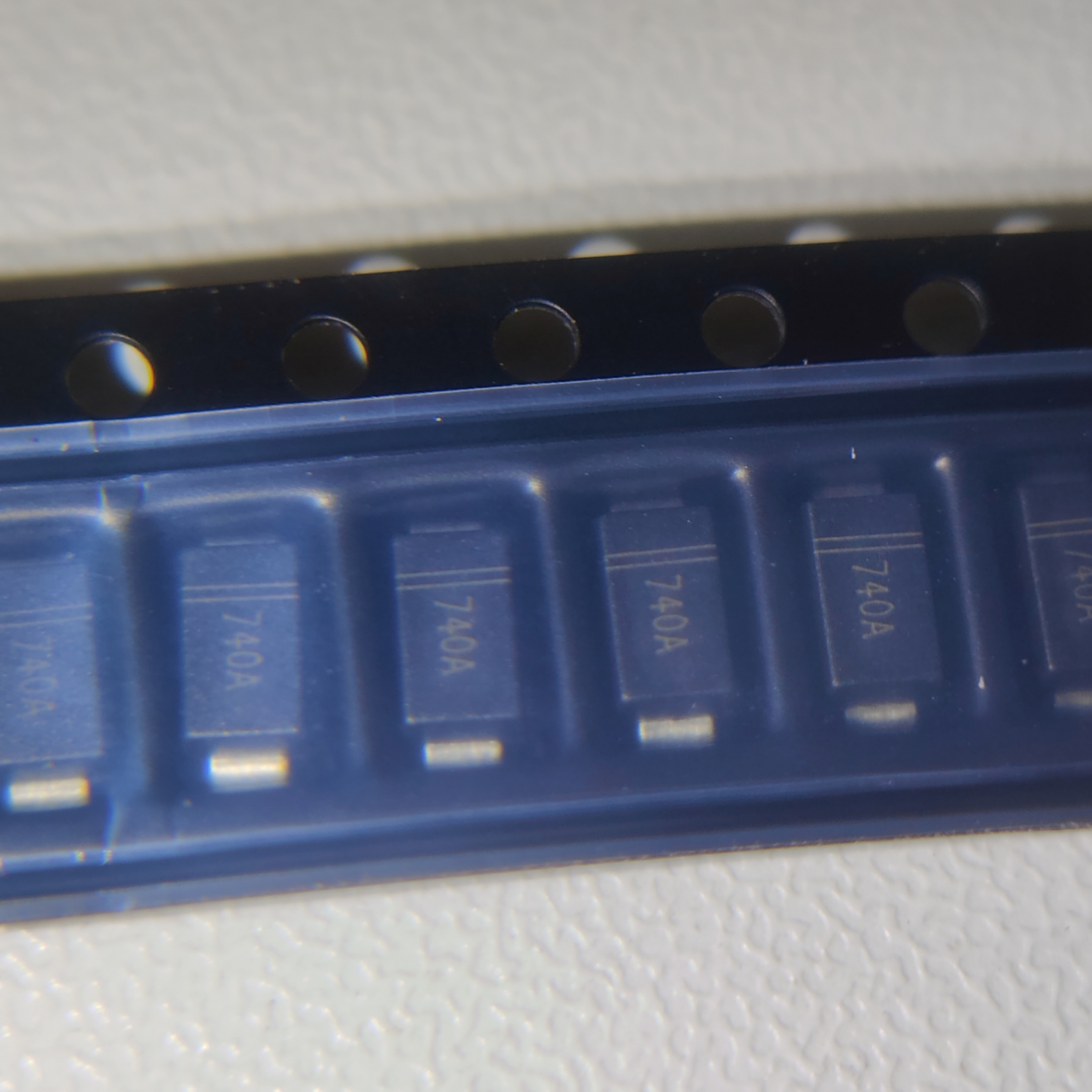 1SMA4740A 丝印740A 1W 10V SMA DO-214AC 贴片稳压二极管 全新