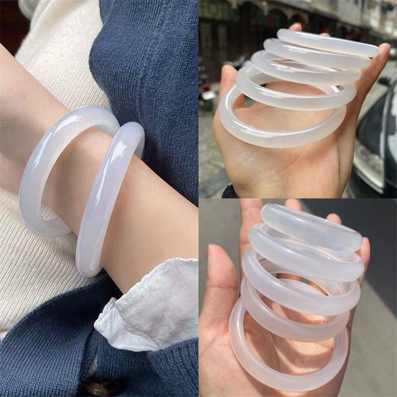 巴西冰种白玉髓手镯周大生白月光美人圆条冰透玛瑙镯子直播