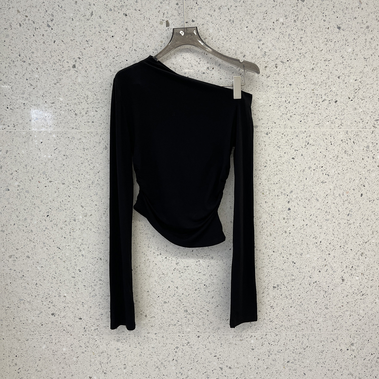 南油买手店纯欲风辣妹斜肩长袖T恤女褶皱收腰露肩设计感显瘦上衣