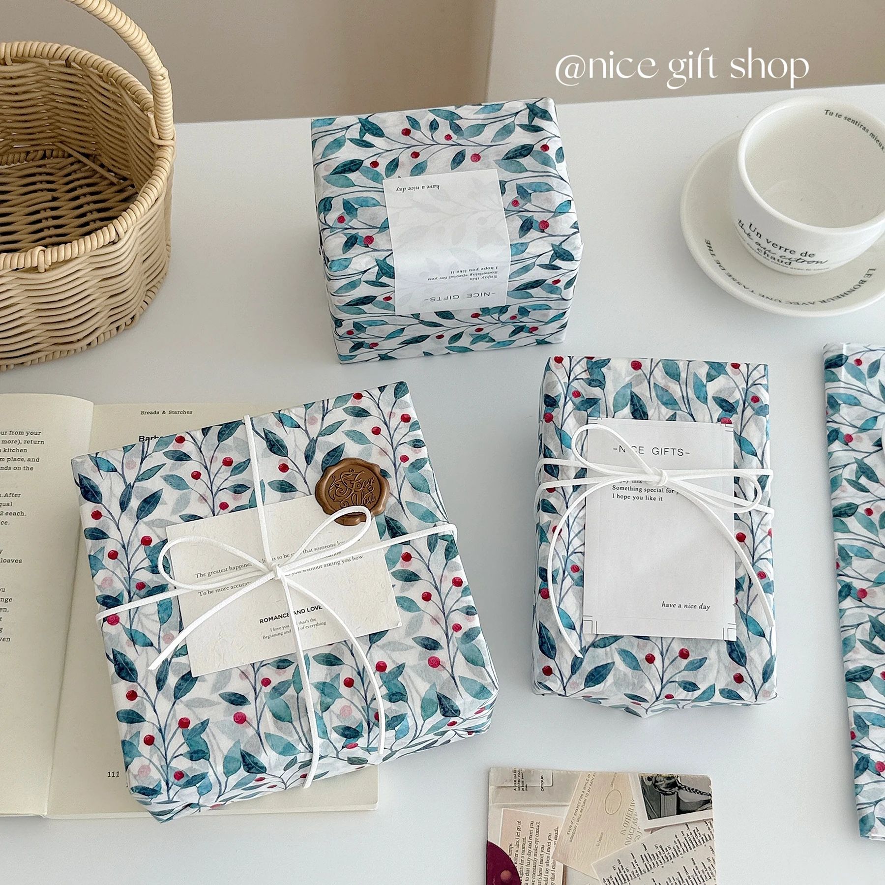 10/20pcs  Blue holly seed pattern thin paper  New Year Chris