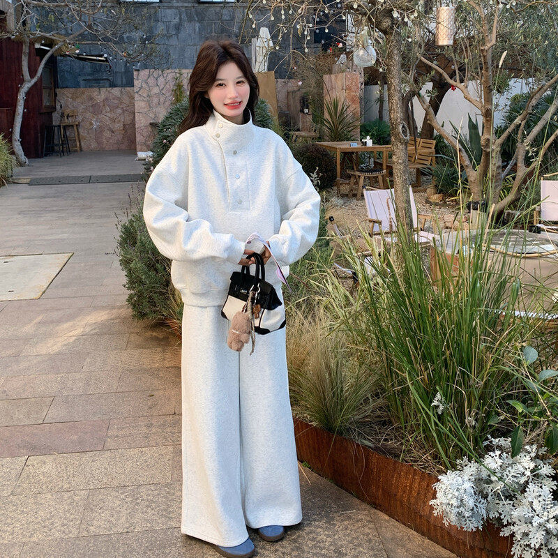 新品首发2026年春款洋气减龄拼色领半开襟按扣卫衣直筒裤显瘦套装