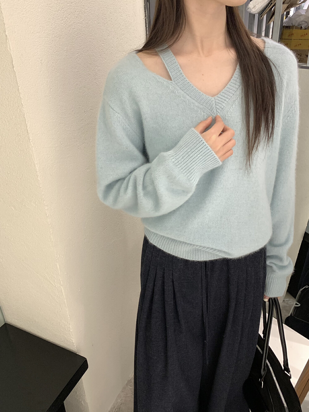 韩国东大门秋冬新款V领挂脖设计感绵羊毛针织衫纯色百搭套头毛衣