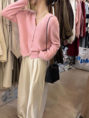 韩国东大门法式温柔风浣熊绒毛衣女高级感超好看V领针织开衫秋冬