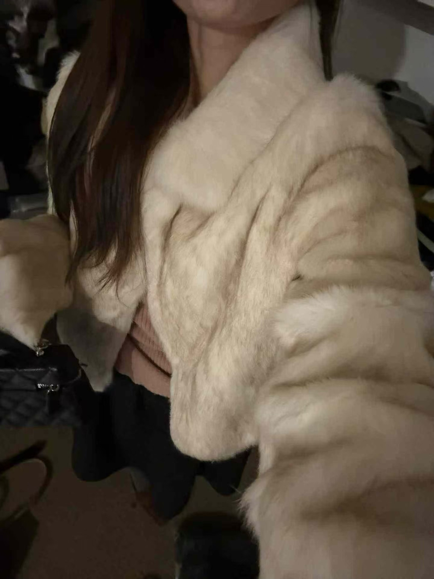 韩系冬新款温柔气质纯色翻领短款皮草外套女高级感保暖毛毛外套