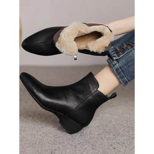 品牌撤柜真皮软底短靴女百搭秋冬加厚东北靴尖头坡跟加绒马丁靴