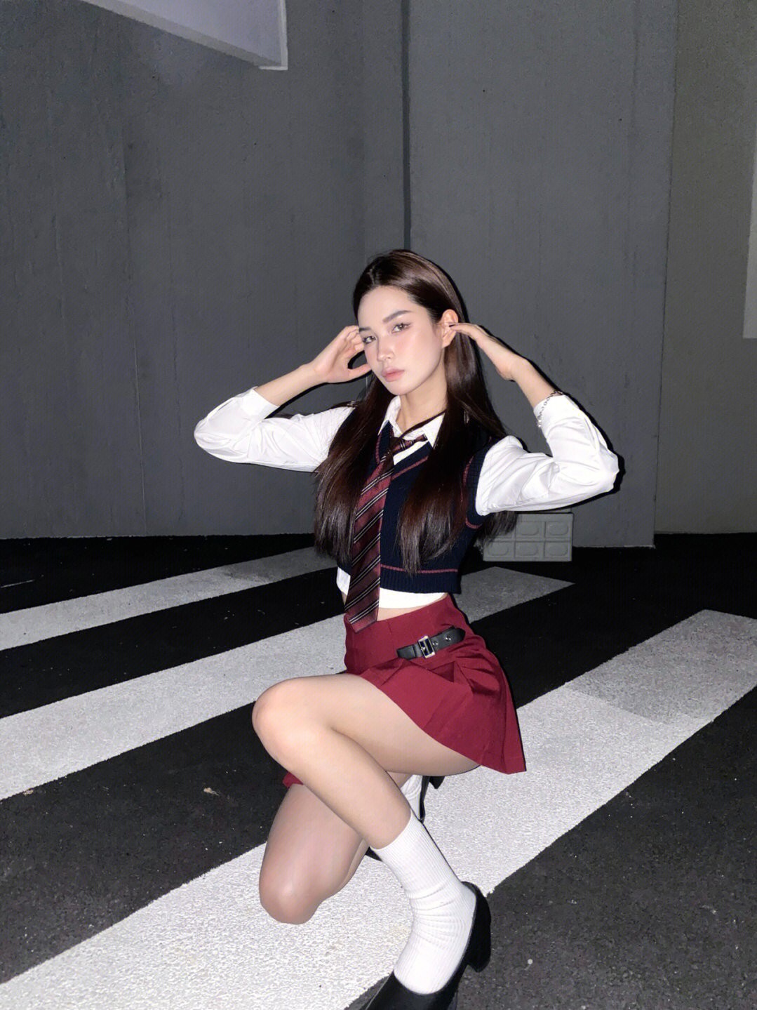 AMERICAN PREPPY STYLE SUIT WOMENS BURGUNDY KNITTED VEST VEST CAMPUS STYLE PLEATED SKIRT SHIRT UNIFORM THREE-PIECE SET