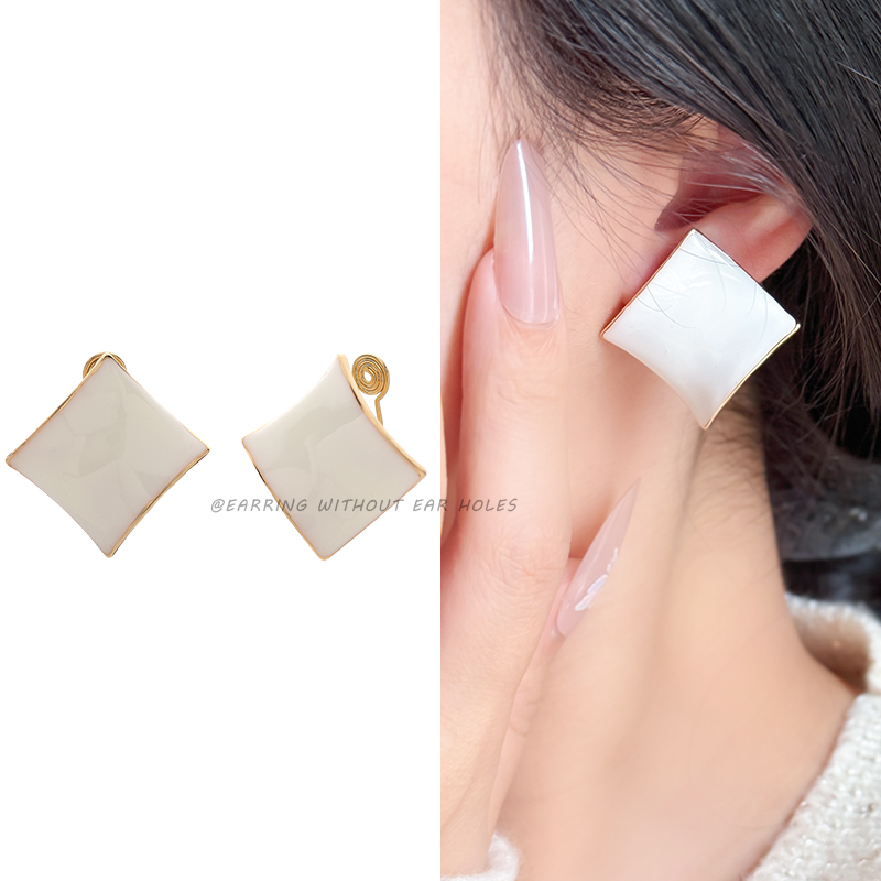 韩系现代艺术浅粉菱形蚊香盘耳夹