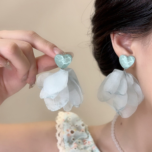 温柔优雅夸张薄荷绿爱心花朵无耳洞耳饰蚊香盘度假风时尚高级耳针