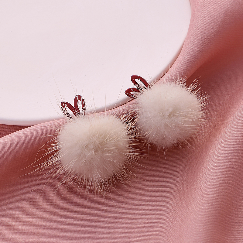 水貂毛球爱心2020年气质网红耳夹