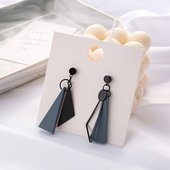 2020年新款 潮木质雾霾蓝冷淡风显脸瘦不对称黑色耳环无耳洞耳夹女