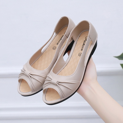 鱼嘴塑料舒适平底中老年妈妈凉鞋