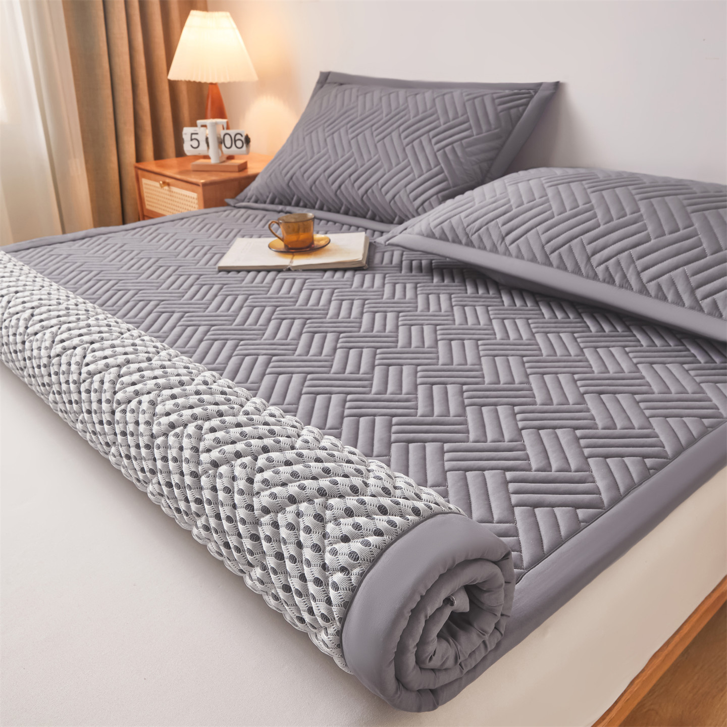 2025新款床褥垫夏季床垫可机洗夹棉褥子上下铺垫被薄款软垫子防滑