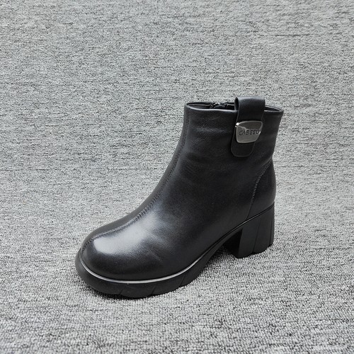 25尾货工厂断码处理短筒马丁靴