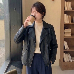 2026年秋季新款复古短款皮衣女宽松翻领机车风黑色夹克外套高级感