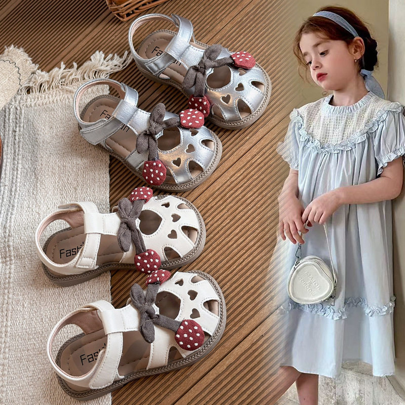 2026夏季新款女童包头凉鞋软底草莓蝴蝶结公主鞋儿童防踢凉鞋