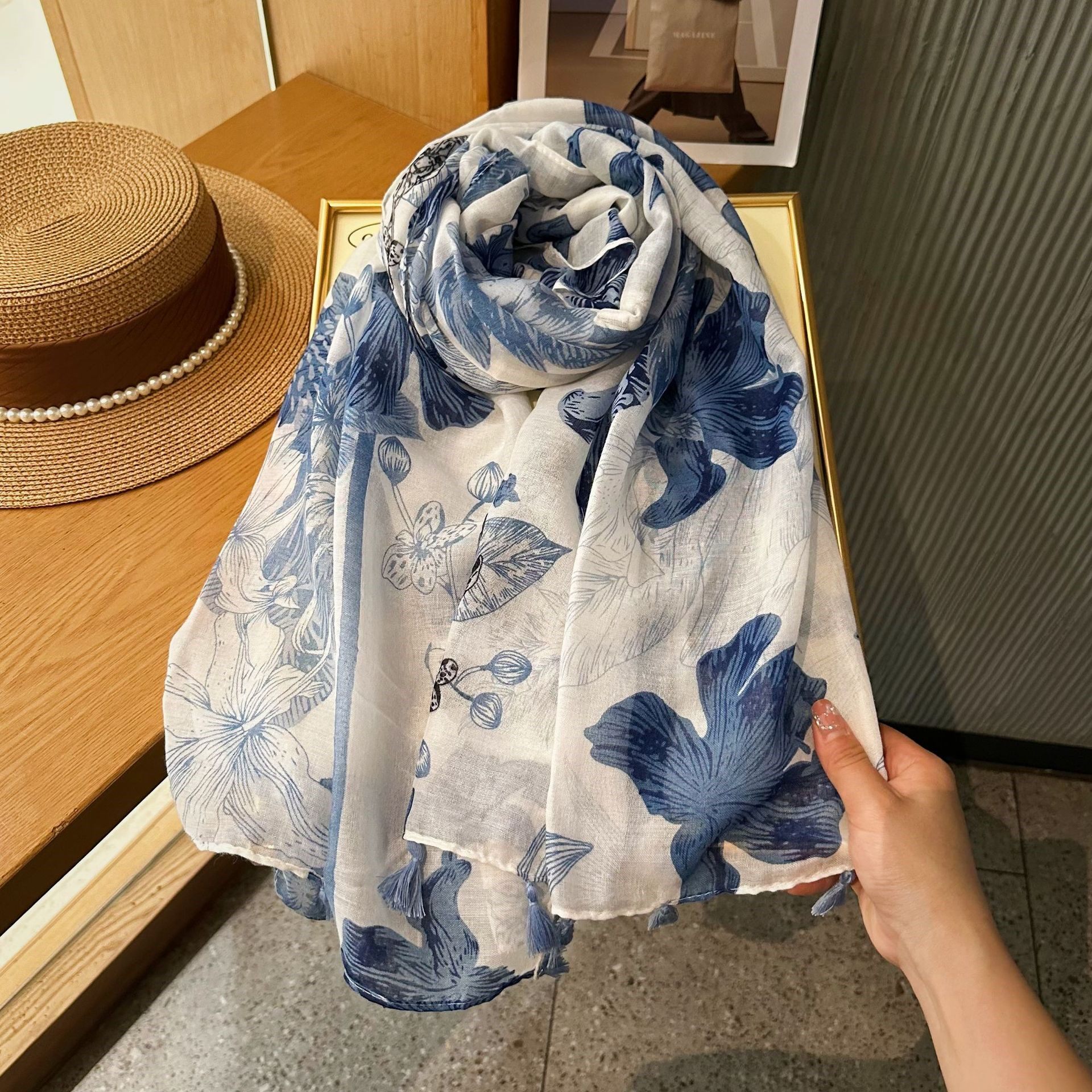 民族风蓝色薄款丝巾女波西米亚百搭披肩两用海边旅游拍照防晒纱巾