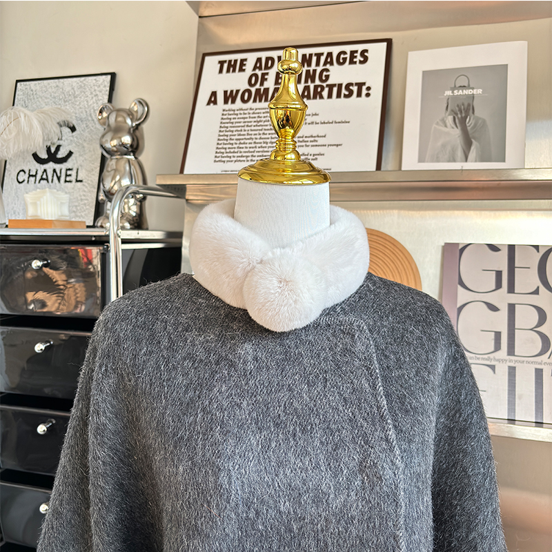 简约款纯色獭兔毛小围巾