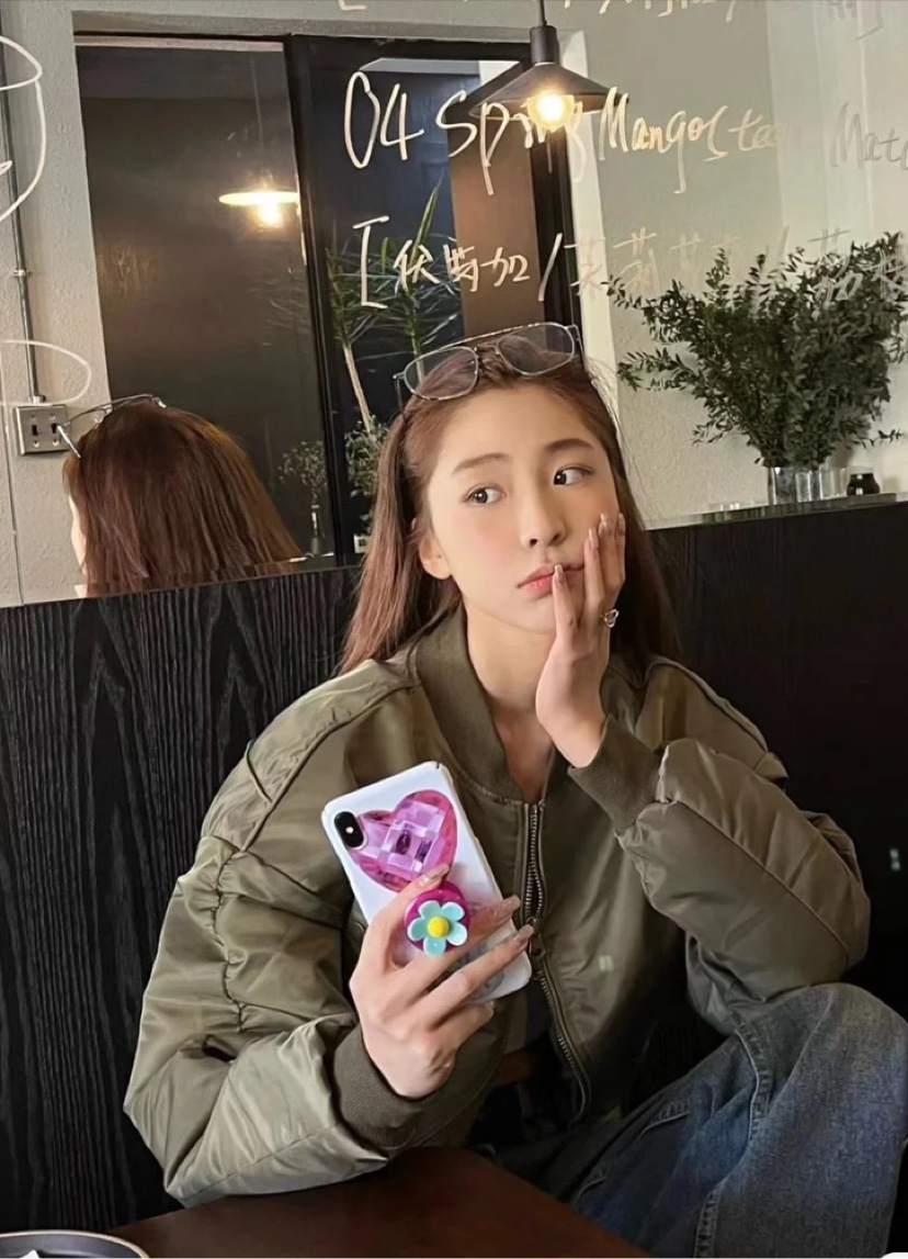 军绿色短款欧尼熊同款飞行夹克