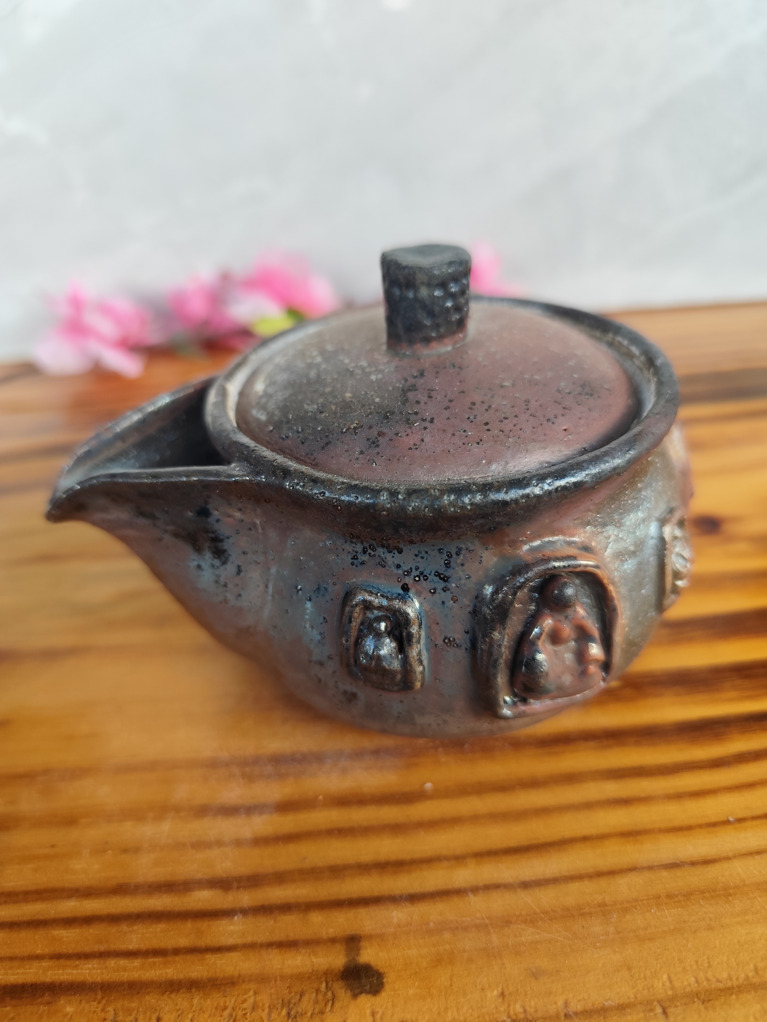 万佛宝瓶有火痕铁胎蓝金泥纯手工雕刻柴烧裸烧容量200CC