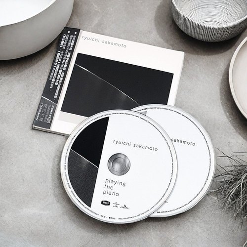 该版本特惊喜加收《out of noise》曲目