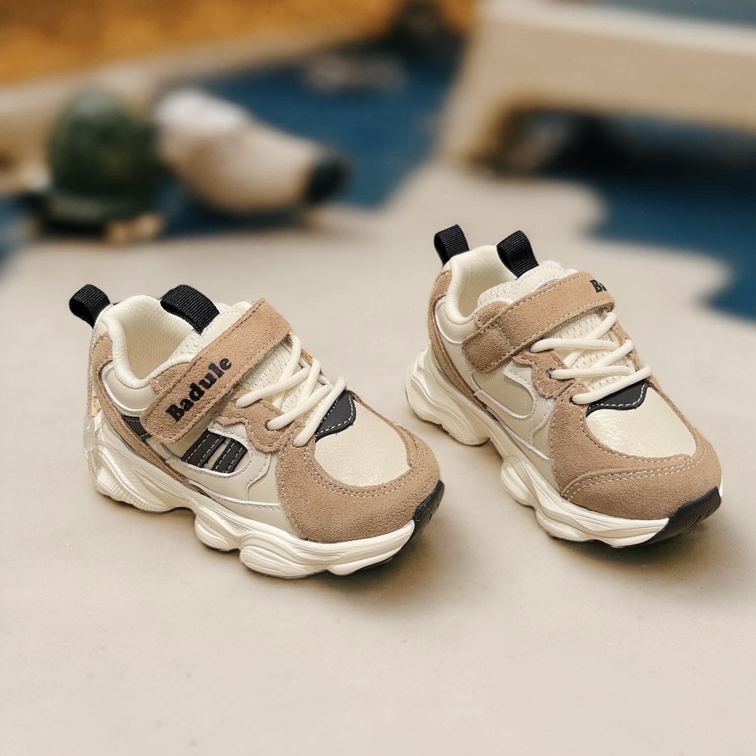 芭杜乐轻便百搭男女童旅游鞋