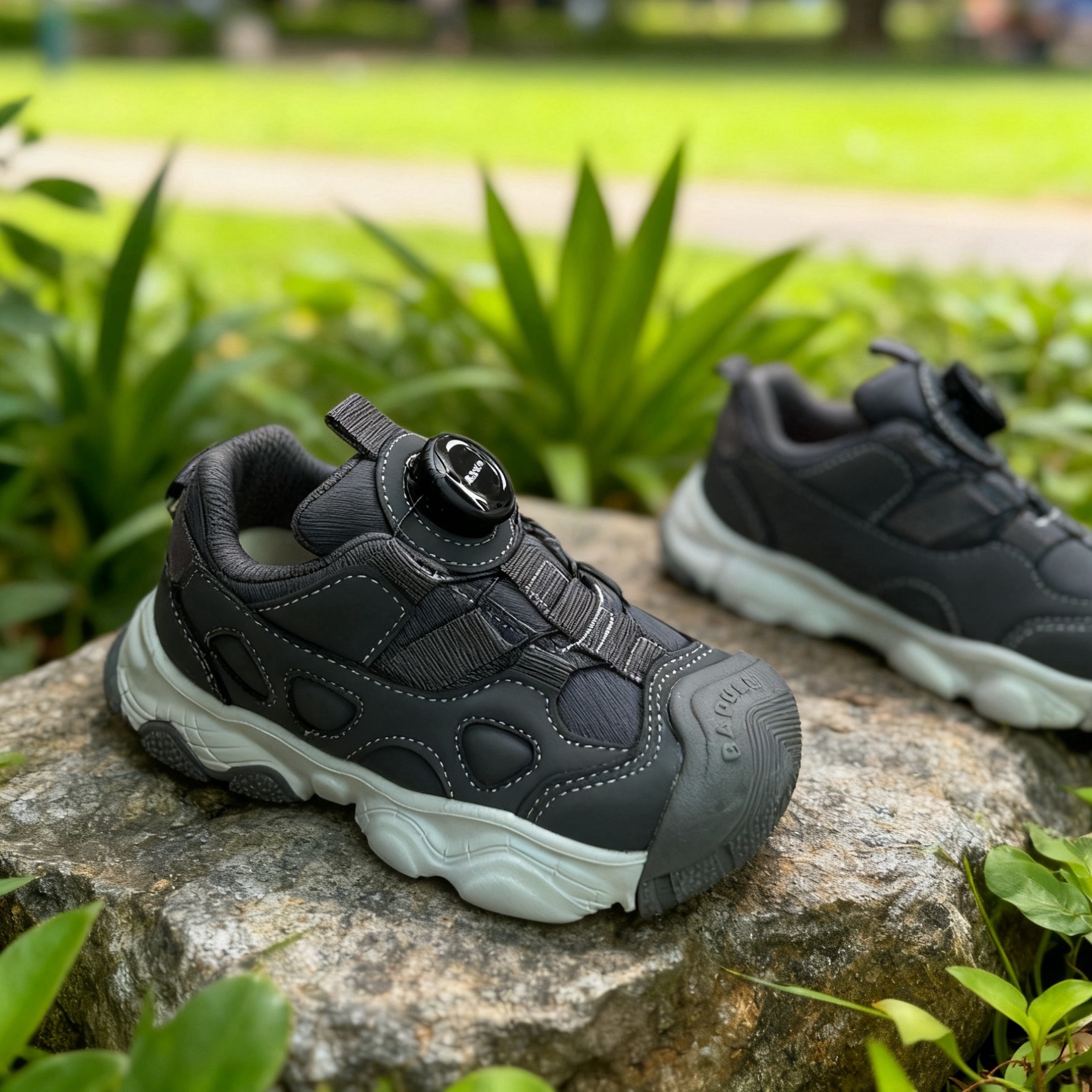 芭杜乐BADULE运动鞋旋转扣高级灰白配色百搭时尚动感2025秋季童鞋