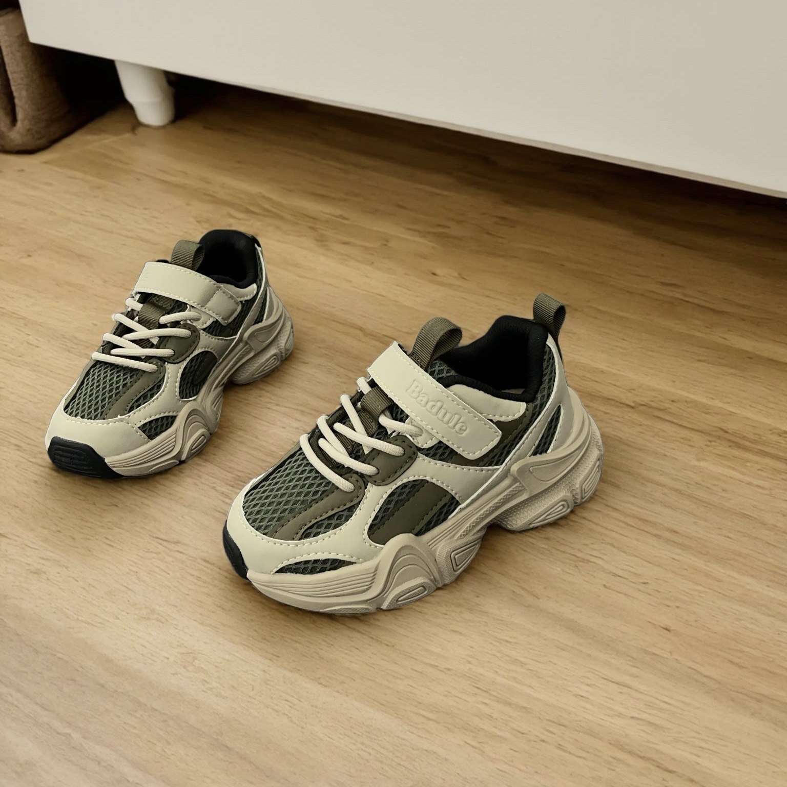 芭杜乐撞色网面学生轻便运动鞋