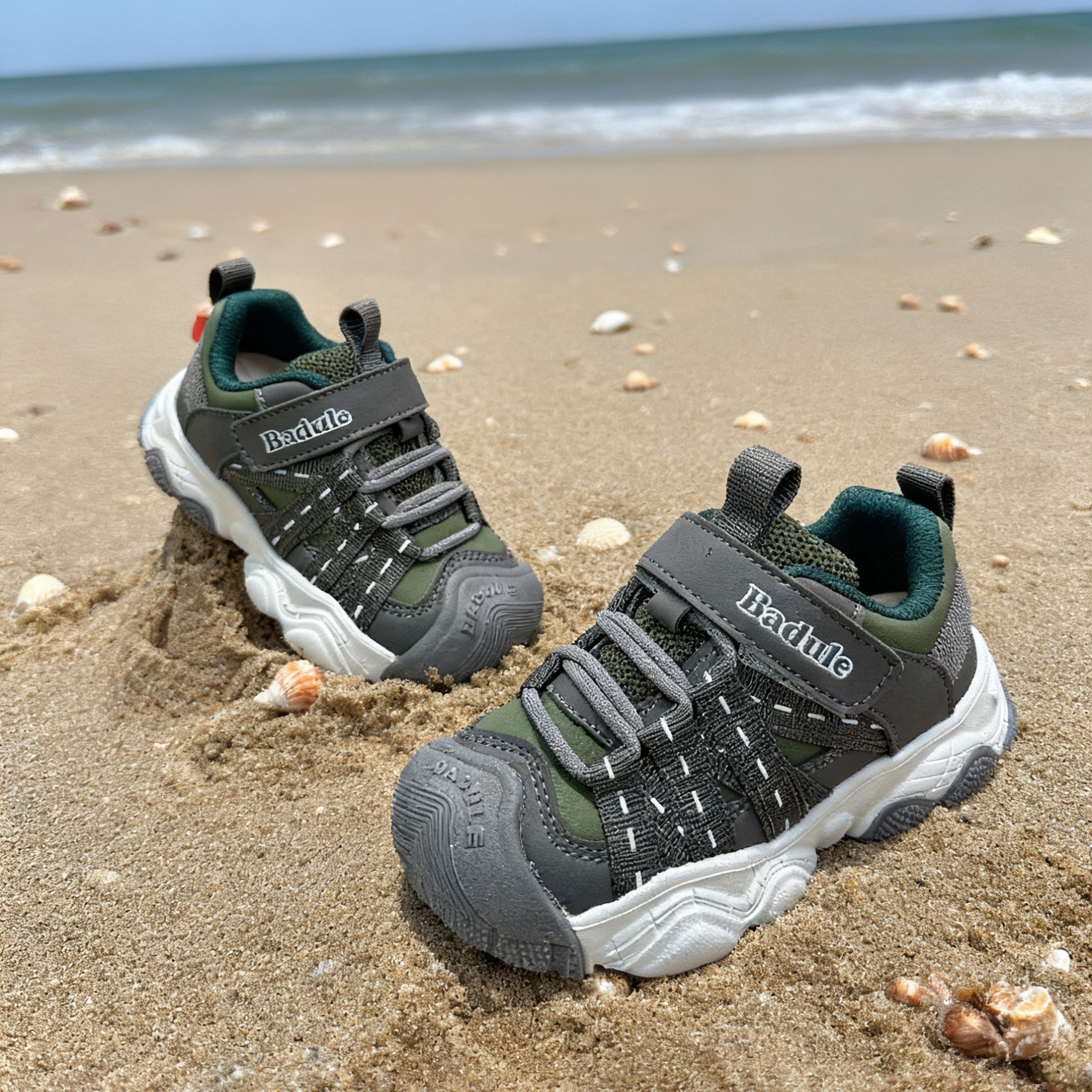 芭杜乐BADULE工装风运动鞋魔术贴加固鞋头耐磨防踢2025秋季童鞋