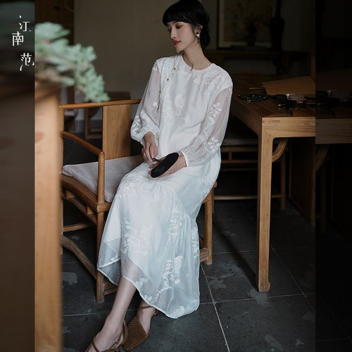 满绣白色改良旗袍江南范圆领